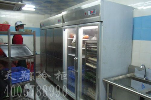 台湾四海游龙锅贴连锁厨房冰柜_厨房冷柜案例